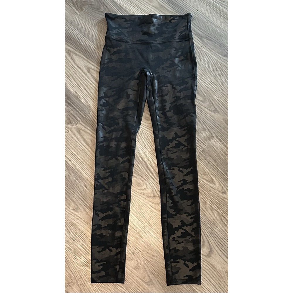 Spanx Faux Leather Camo Leggings Slimming Pull On Women's size Small